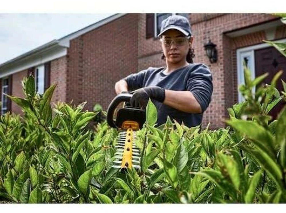 Gyvatvorių žirklės DeWalt DCMHT573X1-QW; 54 V; 65 cm; 1x9,0 Ah akum.