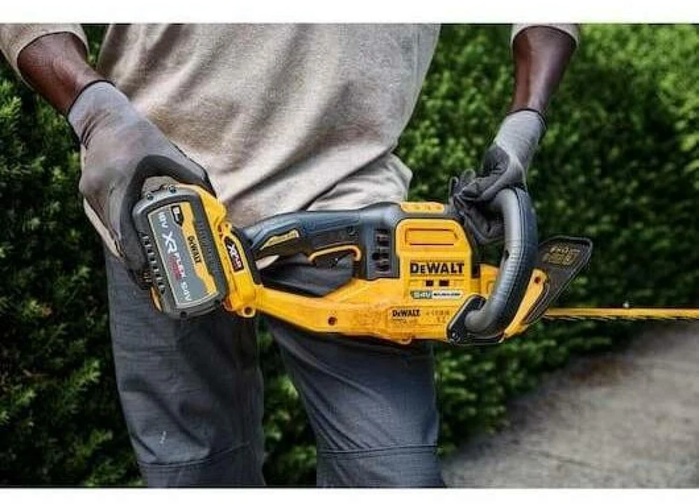 Gyvatvorių žirklės DeWalt DCMHT573X1-QW; 54 V; 65 cm; 1x9,0 Ah akum.