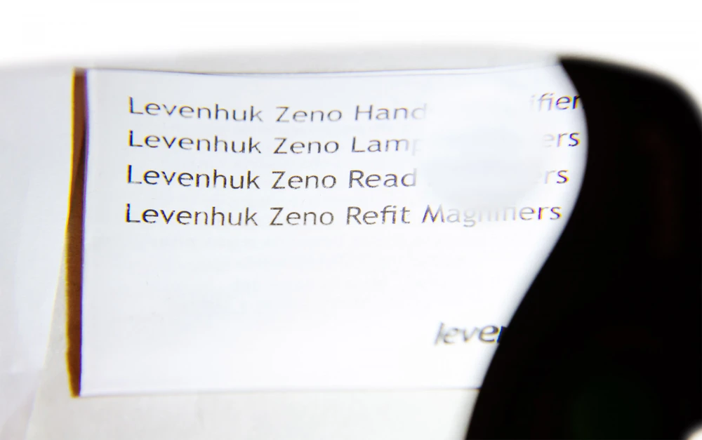 Didinamasis stiklas su LED Zeno Read ZR14 2x L74069 LEVENHUK