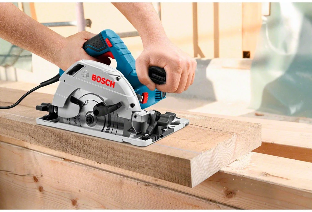 Bosch Handkreissäge GKS 55+ GCE Professional (blau, 1.350 Watt, L-BOXX, Führungsschiene FSN 1400)