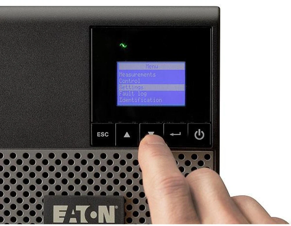 „Eaton 5P“ 1150 VA / 770 W, linijinis interaktyvus grynas sinusinis išėjimas, 4 min. esant pilnai apkrovai, 3 metų garantija (2 metai baterijoms)