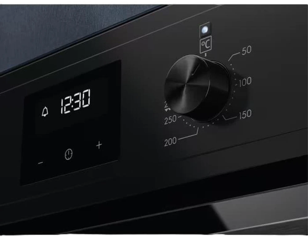 Juodos spalvos orkaitė Electrolux EOF3C50H