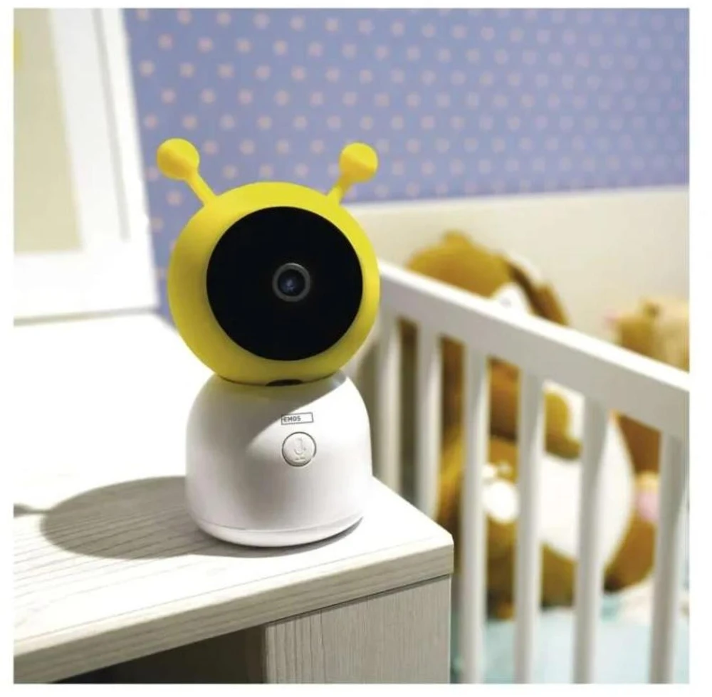 EMOS IP-500 GUARD su monitorem i Wi-Fi