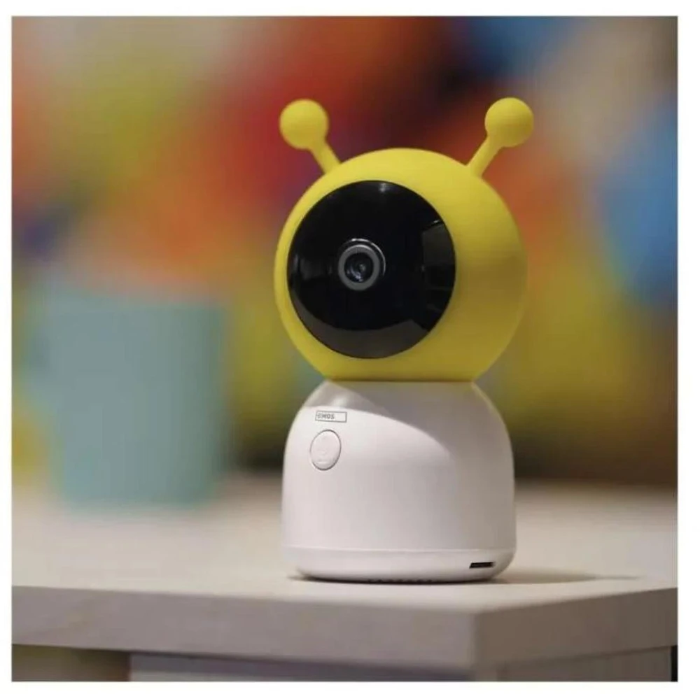 EMOS IP-500 GUARD su monitorem i Wi-Fi
