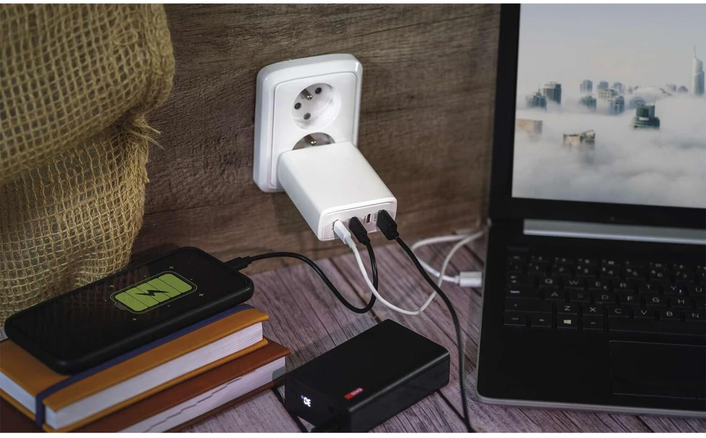 Emos Universal USB adapter GaN to PD 120 W max.