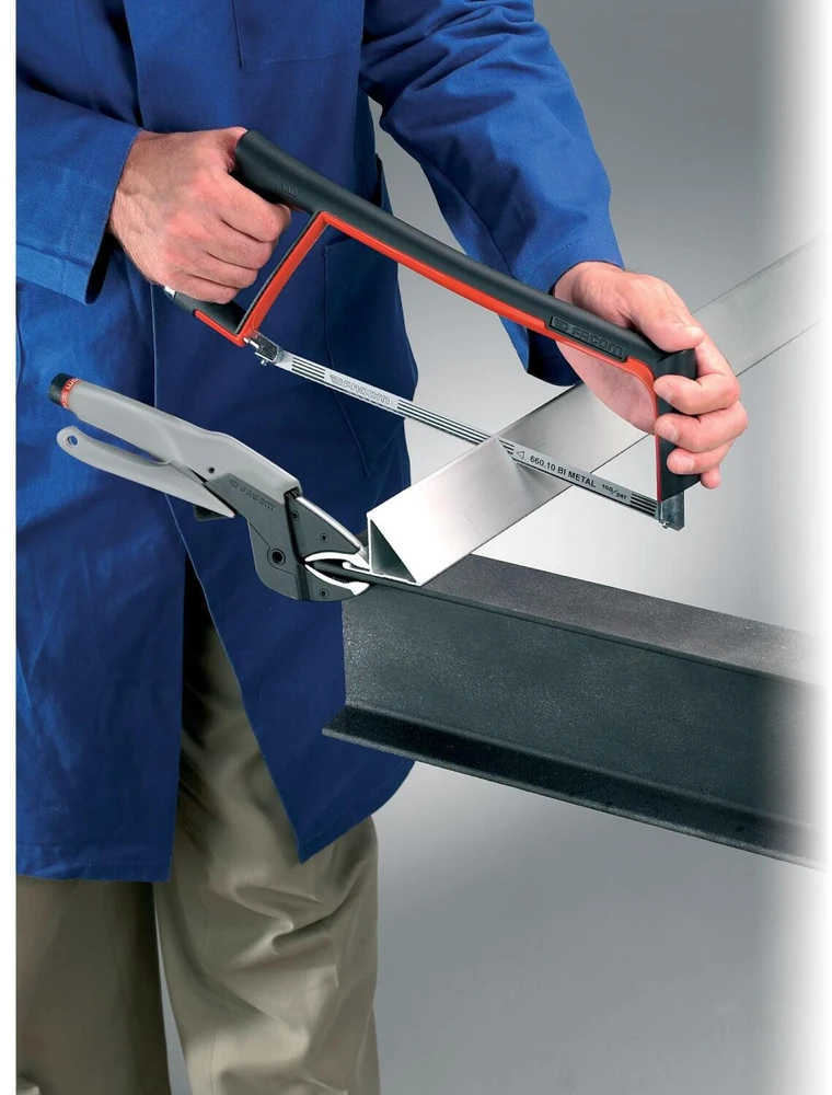 Facom 601PB kompaktiškas metalo pjūklas, 80kg ašmenų įtempimas, 45°/90°, 300mm ašmenys, 385x145mm