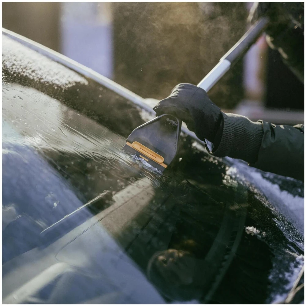 Fiskars Plus automobilio sniego šepetys ir ledo grandiklis, ilgas
