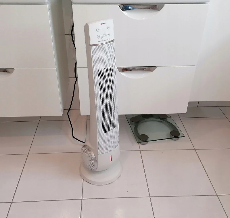 Rockforce Wmc VENTILIATORIAUS ŠILDYMAS 2-F SU NUOTOLINIO PULTO PULTU 2200W /FORCEKRAFT
