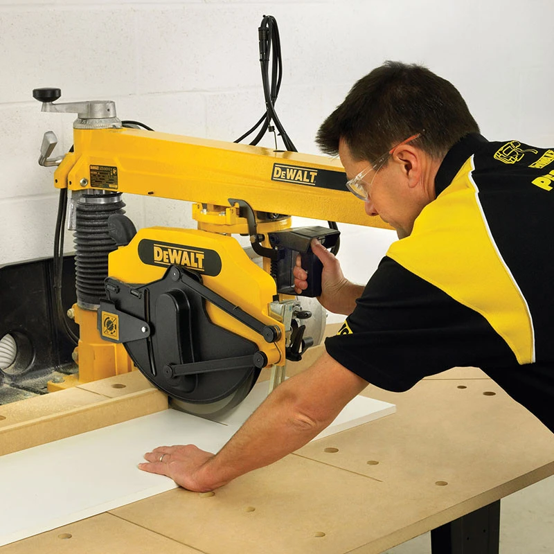 Trifazės pjovimo staklės DeWalt DW729KN-XS
