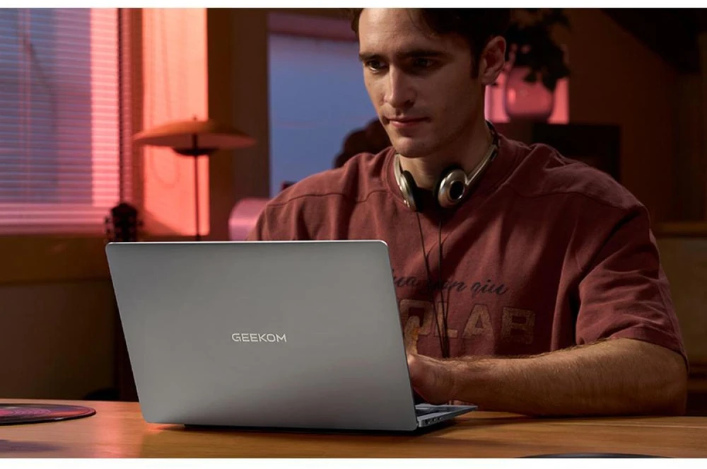 Nešiojamas kompiuteris - GEEKOM GeekBook X14 Pro | Core Ultra 9-185H | 32 GB | 1 TB | 14 col. | Wi‑Fi 6E | Win11 Pro | titano pilka