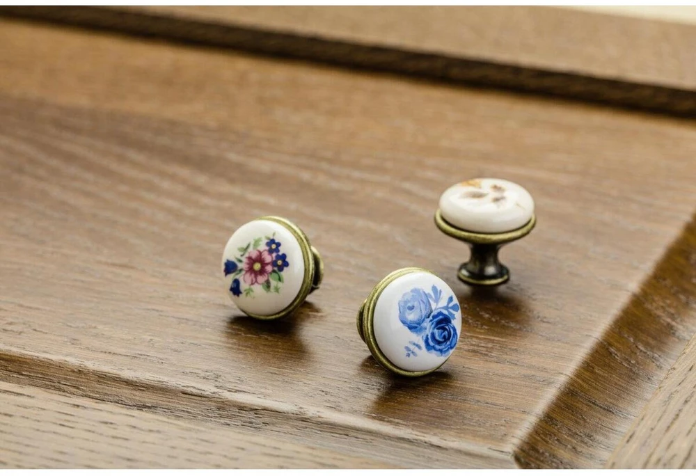 GTV Porcelain knob J4 antique brass R-pink flower