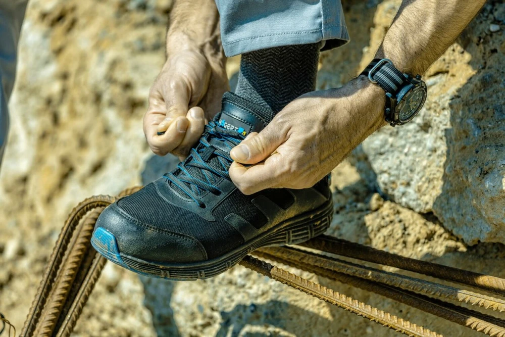 Apsauginiai darbo batai Hogert HT5K505; 39 dydis