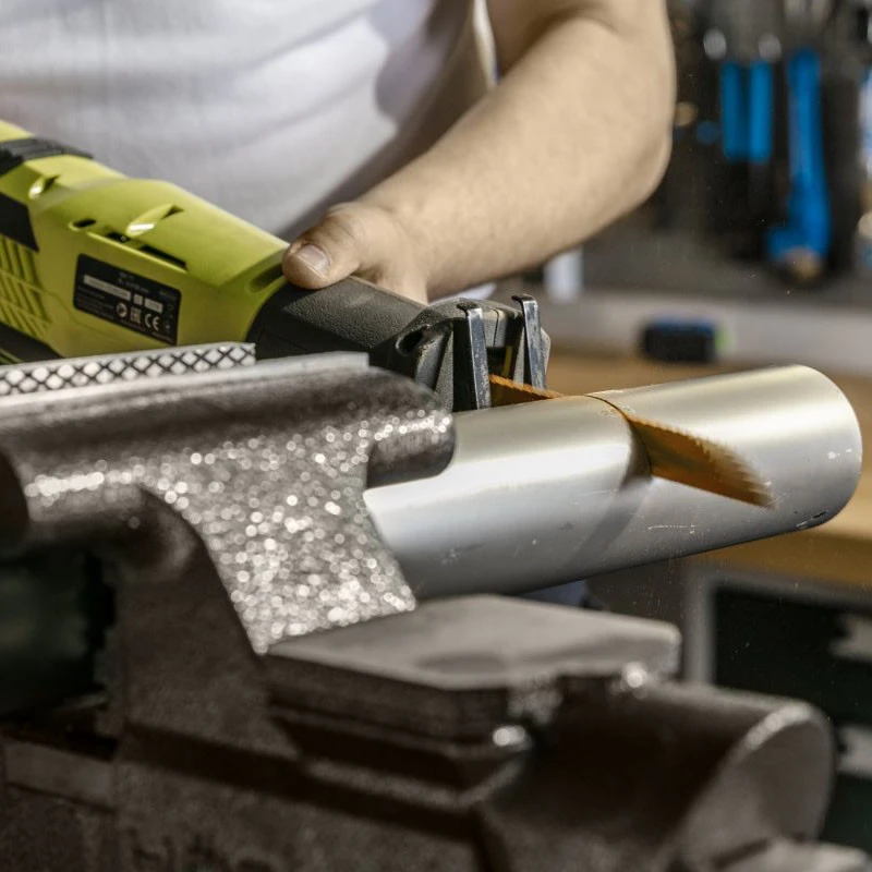 HOGERT 230 mm universalus stūmoklinis pjūklas (medienai, į medieną panašioms medžiagoms, metalui