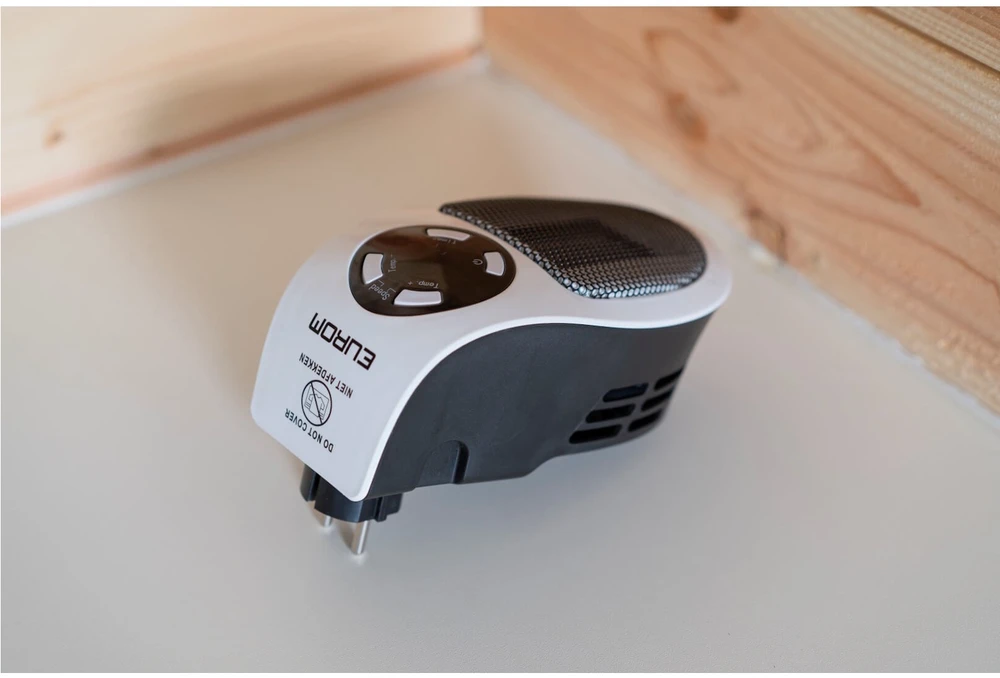 Į lizdą jungiamas keraminis ventiliatorinis šildytuvas kambariui su termostatu ir laikmačiu 500W iki 30m³ Heat Plug-in Eurom
