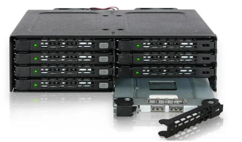 „Icy Dock“ 8 x 2,5 colio SATA / SAS – „Mini-SAS ToughArmor“ (MB998IP-B)