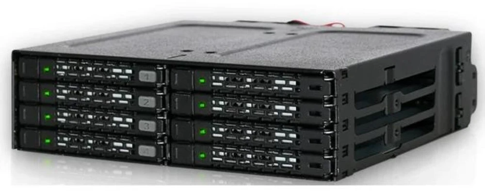 „Icy Dock“ 8 x 2,5 colio SATA / SAS – „Mini-SAS ToughArmor“ (MB998IP-B)