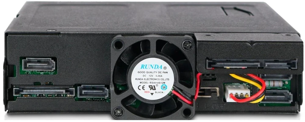 Pocket Icy Dock 4x 2.5 SATA / SAS ToughArmor (MB604SPO-B)