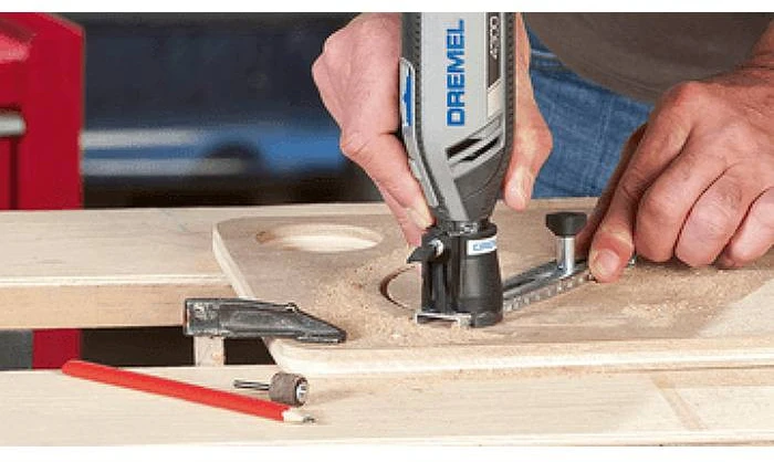 Dremel Bosch 678 Tiesių linijų ir apskritimų pjoviklis