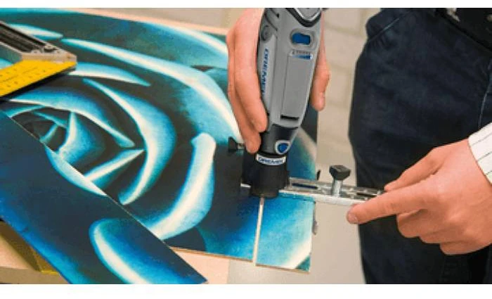 Dremel Bosch 678 Tiesių linijų ir apskritimų pjoviklis