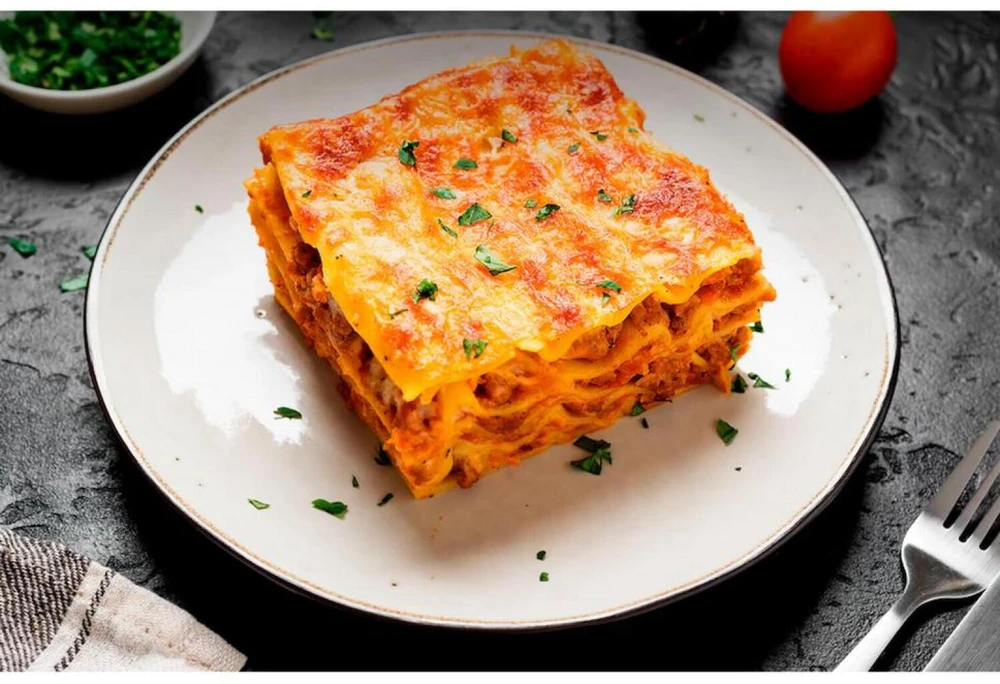 Medion mikrobangų krosnelė MD12041 50076276, 25l, 900W mikrobangų, 1100W viršutinis grilis, 500W apatinis grilis, 2100W karšto oro