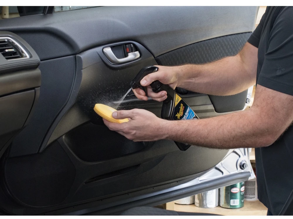 Meguiars G4216 vidaus vinilo gumos ir plastikinio paviršiaus valiklis, neriebus su blizgesio UV apsauga (473 ml) (JAV)