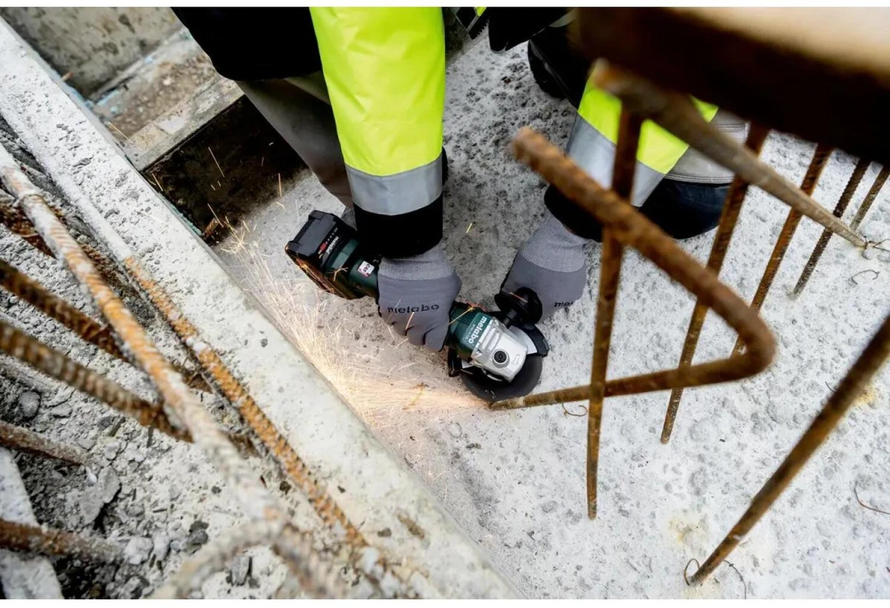 Akumuliatorinis kampinis šlifuoklis Metabo W 18 L 9-125; 18 V (be akumuliatoriaus ir pakrovėjo)