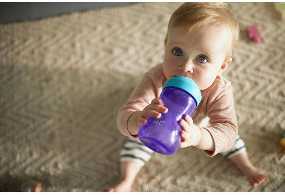 Philips AVENT puodelis minkštu, kramtymui atspariu snapeliu, 300 ml, violetinis