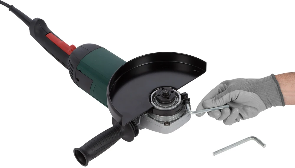 Powerplus Kampinis šlifuoklis POWP1030, 2300W, 230mm, 4m, 6500min-1, 111dB(A), 1 greičio nustatymas