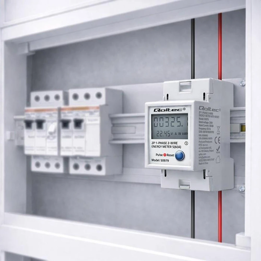 „Qoltec“ vienfazis elektroninis energijos suvartojimo skaitiklis, montuojamas ant DIN bėgelio | ATSTATYMAS | periodinis ir nuolatinis skaitiklis | 230 V | 60 A | LCD | LED | 2P