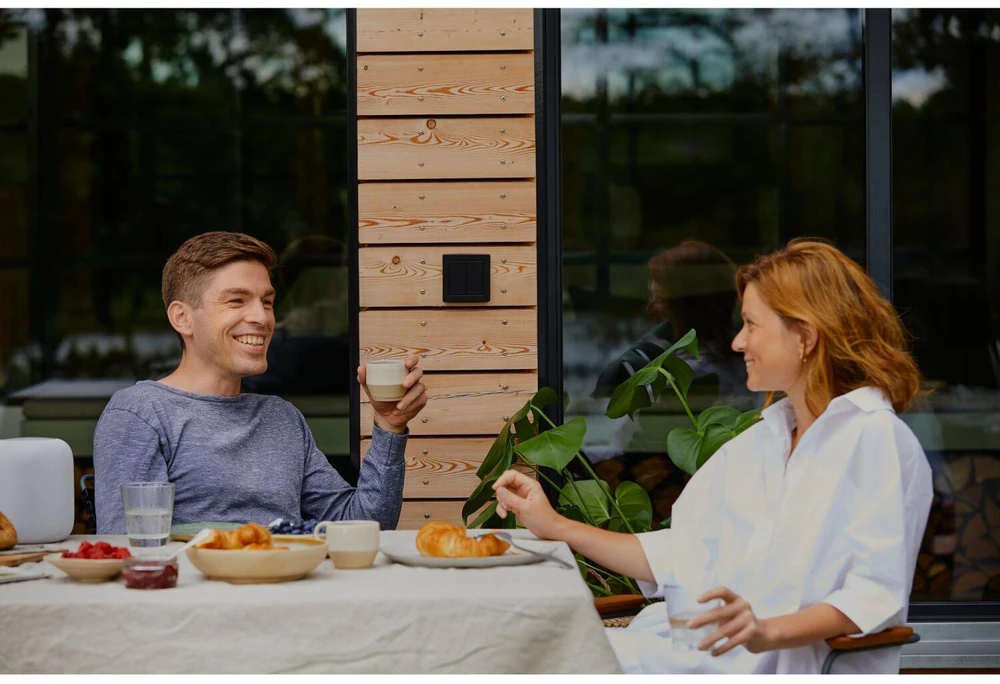 Senic Friends of Hue Outdoor Switch juodas baterijų jungiklis Schalter Homekit