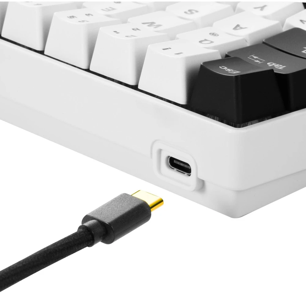 Sharkoon SKILLER SGK50 S4 žaidimų klaviatūra su raudonais jungikliais - 60% išdėstymas, raudoni hot-swap jungikliai, RGB apšvietimas, QWERTZ išdėstymas, baltas-juodas