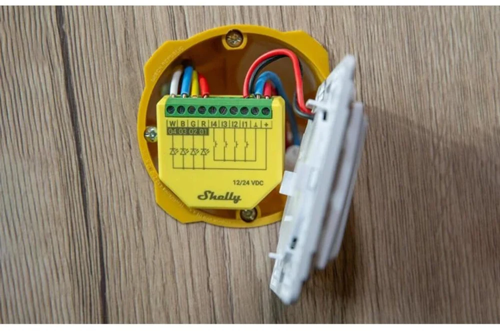 Shelly Plus RGBW PM LED juostos valdiklis (Wifi, Bluetooth)