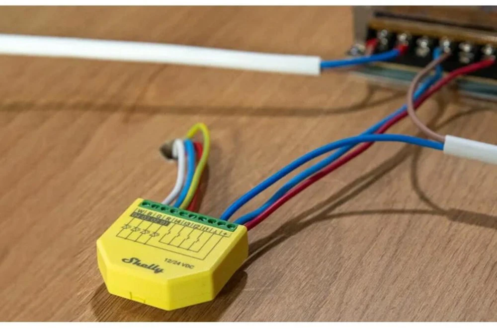 Shelly Plus RGBW PM LED juostos valdiklis (Wifi, Bluetooth)