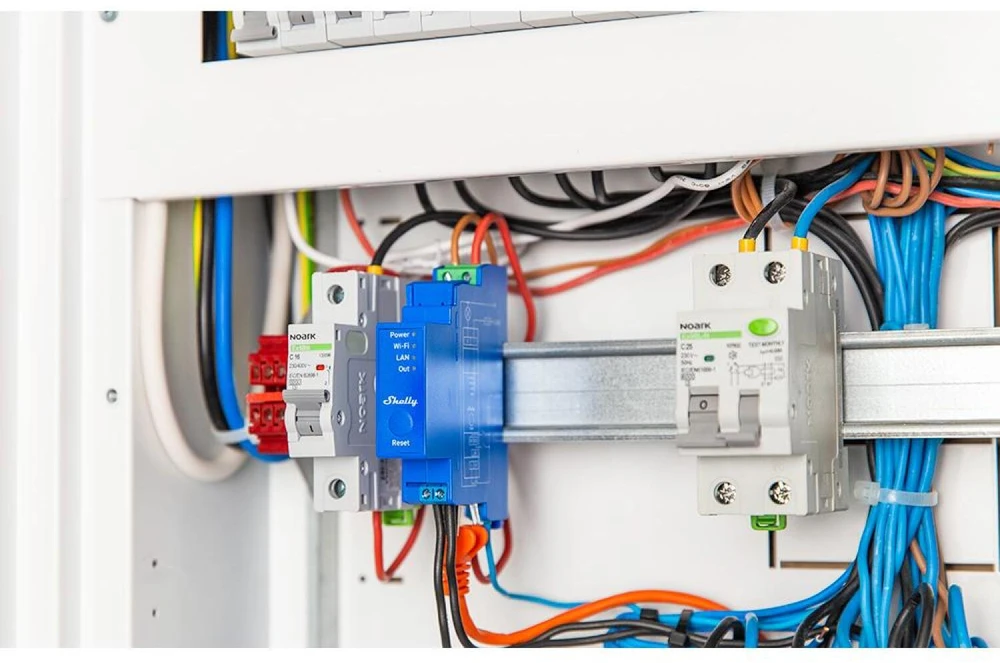 Shelly PRO 1 išmanioji 1 kanalo relė valdoma Wifi LAN ar Bluetooth montuojama ant DIN bėgelio