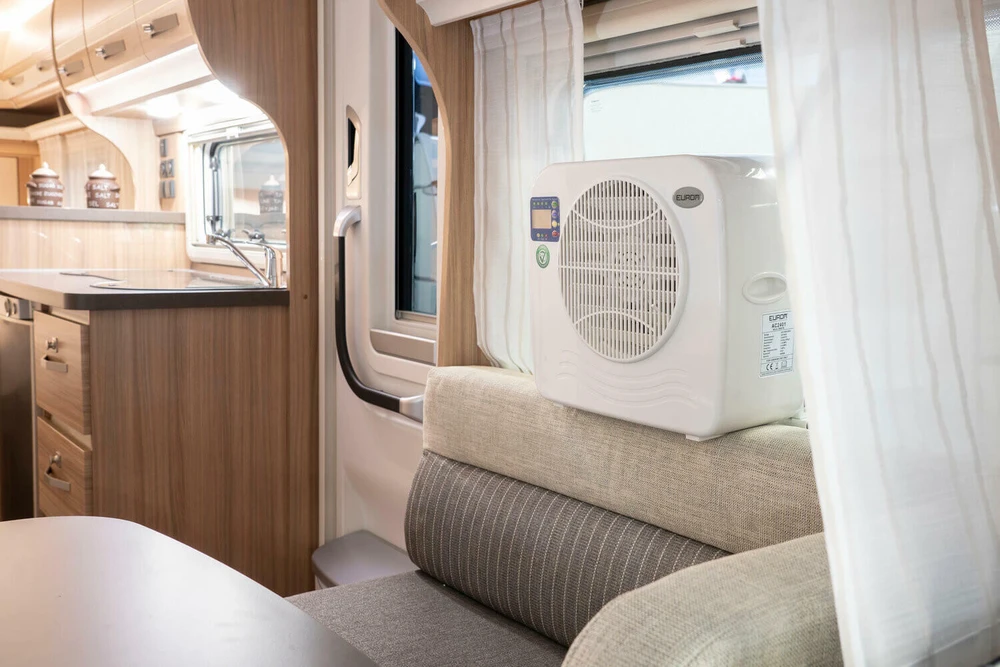 Split oro kondicionierius kemperiui ir karavanui mažoms patalpoms 2400BTU 696W 16m³ laikmatis 0.5-7.5h AC2401 380019 Eurom