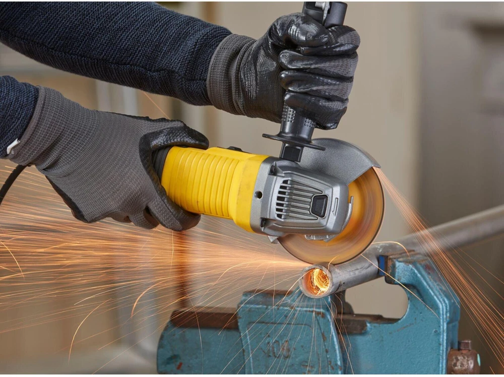 Stanley ST KAMPINIS ŠLIFULĖLIS 850W FMEG210K 115mm DĖŽAS