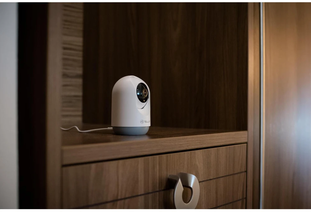 „Tellur“ išmanioji „WiFi“ vidaus kamera, su horizontalia ir vertikalia jungtimi, 3 MP, „UltraHD“, automatinis sekimas, PTZ, „Baltas“
