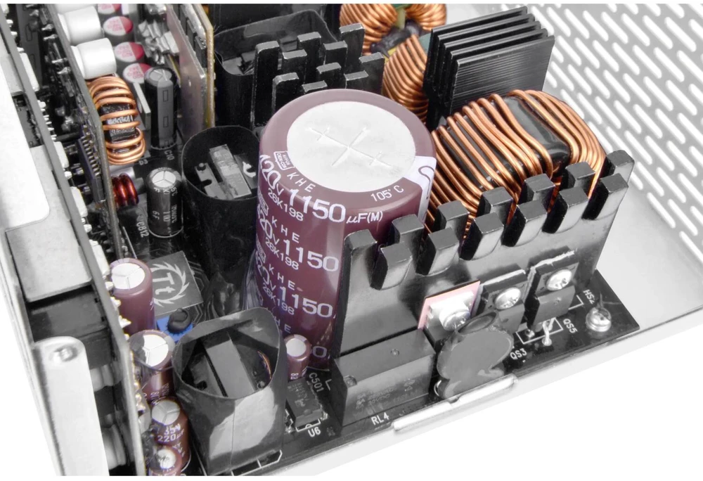1200 W Thermaltake Toughpower GF3 Snow
