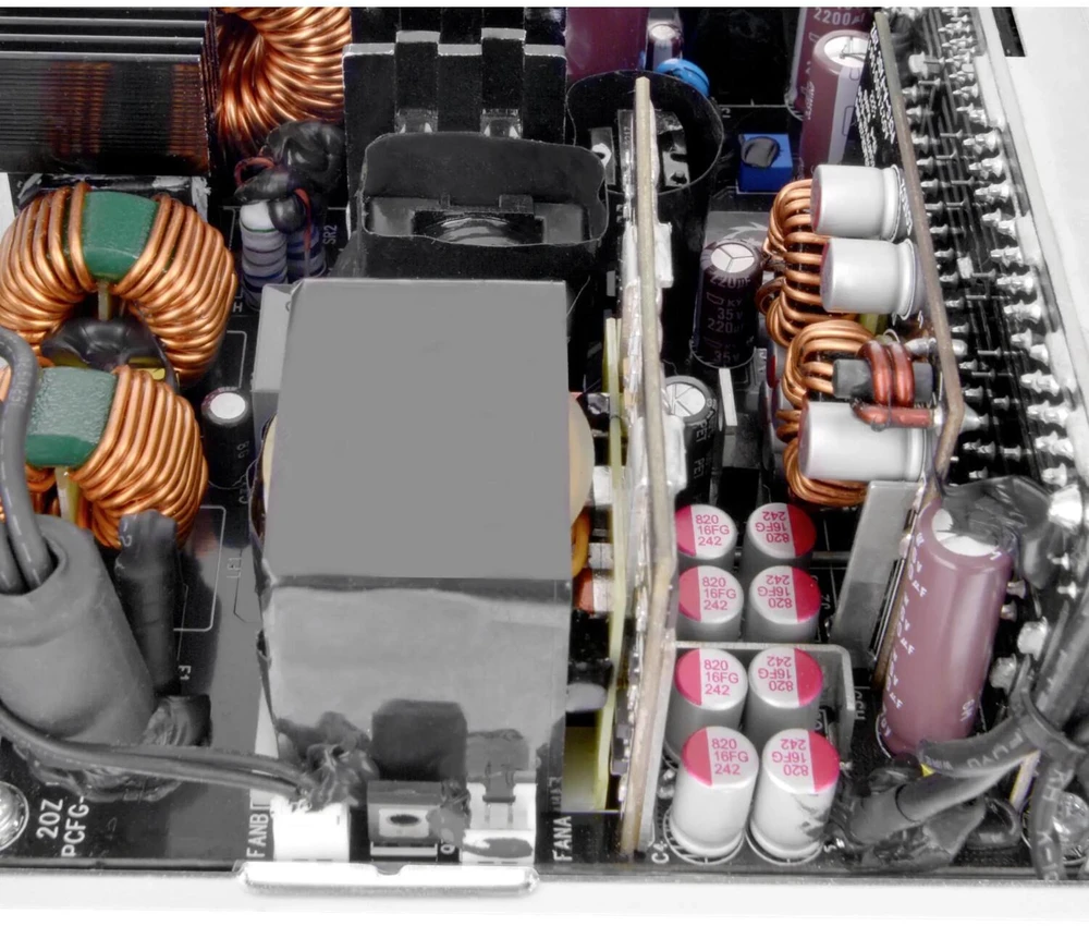 1200 W Thermaltake Toughpower GF3 Snow