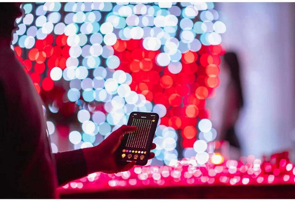 Kalėdinė išmanioji lempučių girlianda Twinkly Curtain 210L 5mm RGBW, užuolaidos, daugiaspalvės