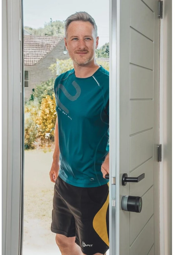 Yale Linus Smart Lock L2 Lite - išmanioji durų spyna Juodas