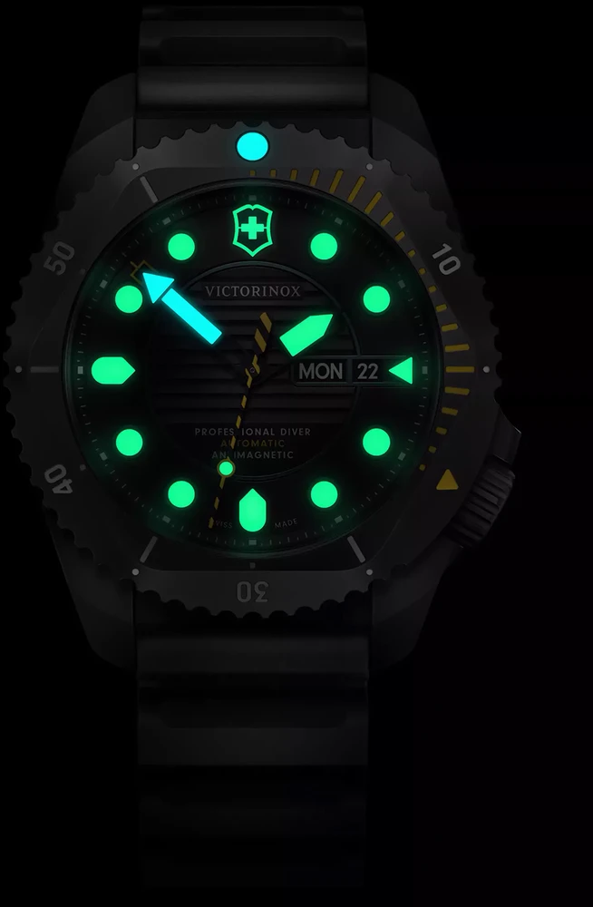 Rankinis laikrodis VICTORINOX 241997 (vyrams)
