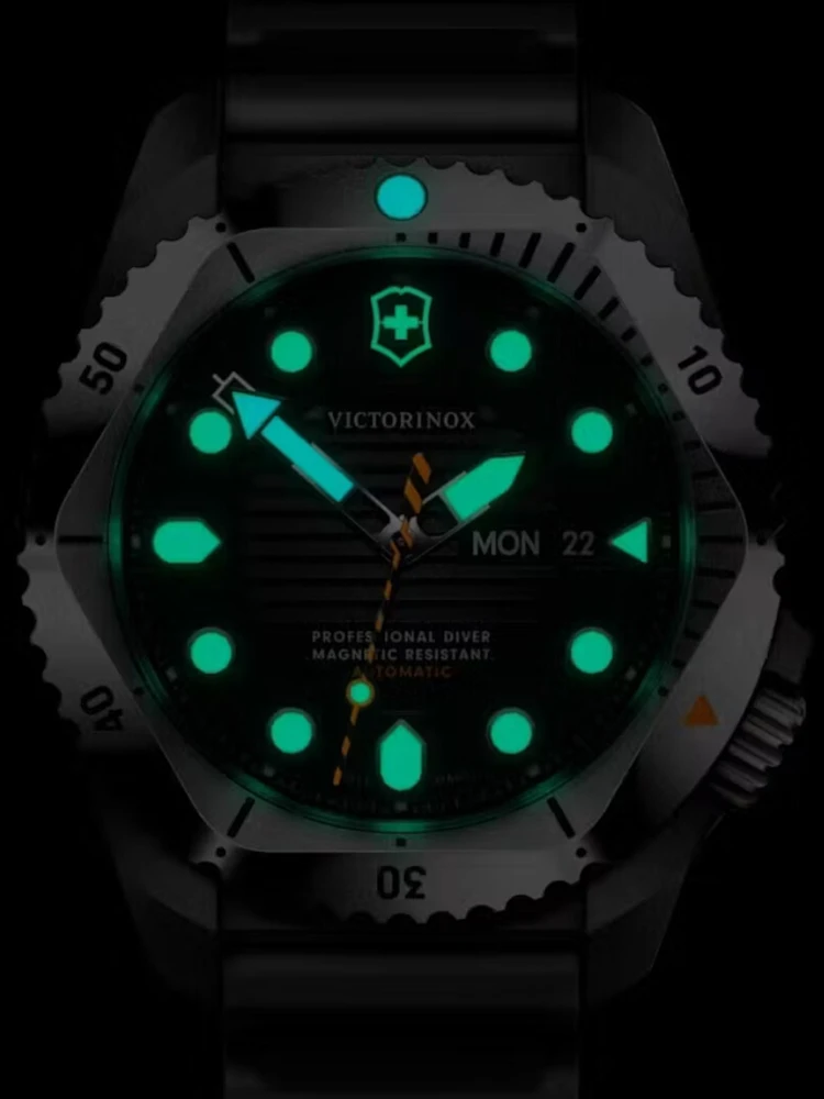 Rankinis laikrodis VICTORINOX 242070 (vyrams)