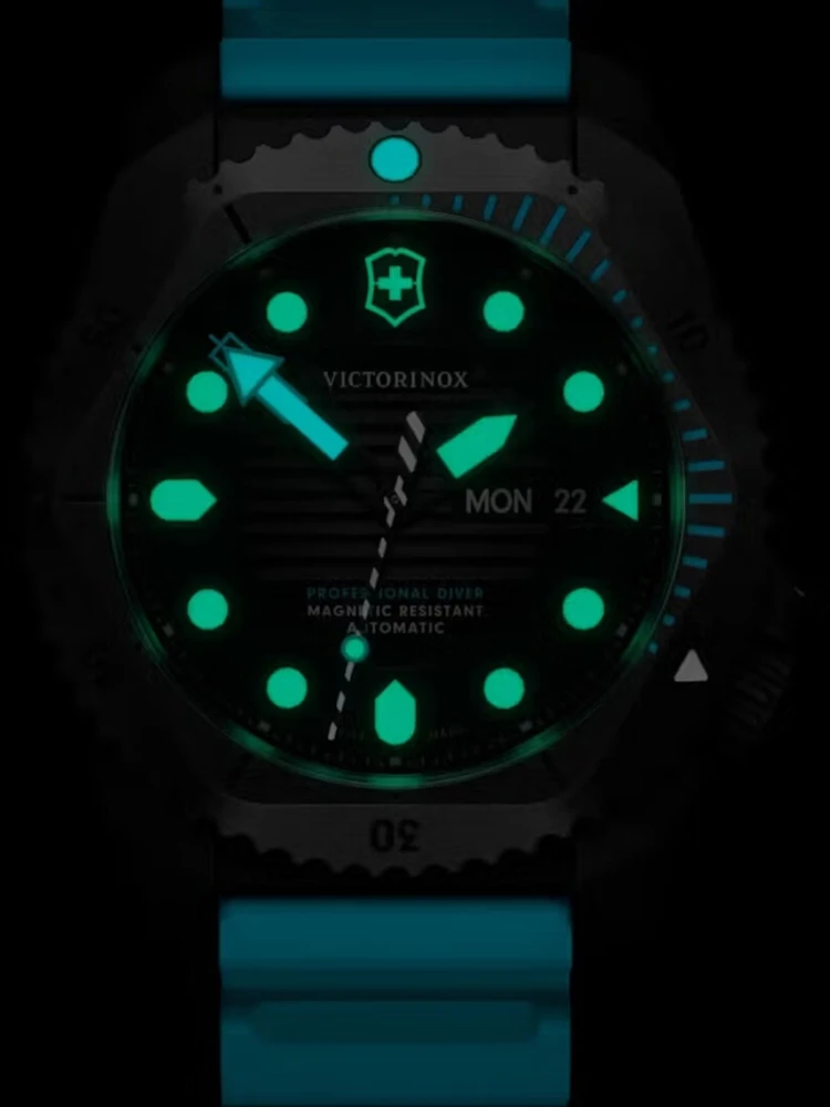 Rankinis laikrodis VICTORINOX 242071 (vyrams)