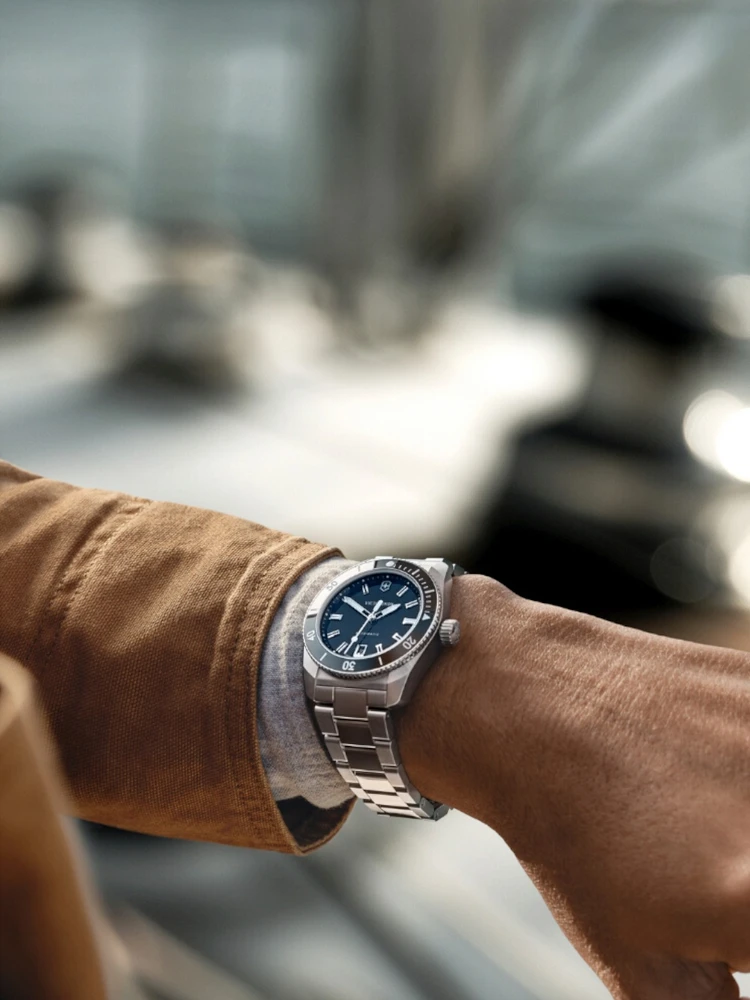 Rankinis laikrodis VICTORINOX 242105 (vyrams)