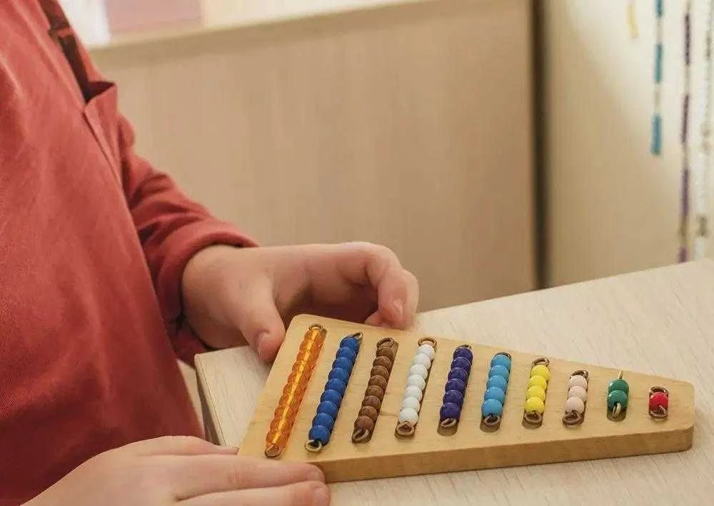 Dėlionė TimeTEX Trikampis karoliukų eilučių padėklas "Montessori Premium" (TT94454)