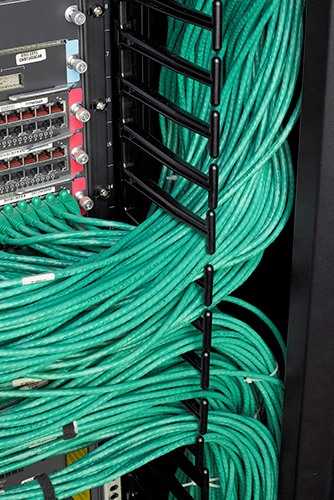 Apc NetShelter SX 42U 750 mm plotis x 1070 mm gilus tinklo korpusas su šonais Juodas