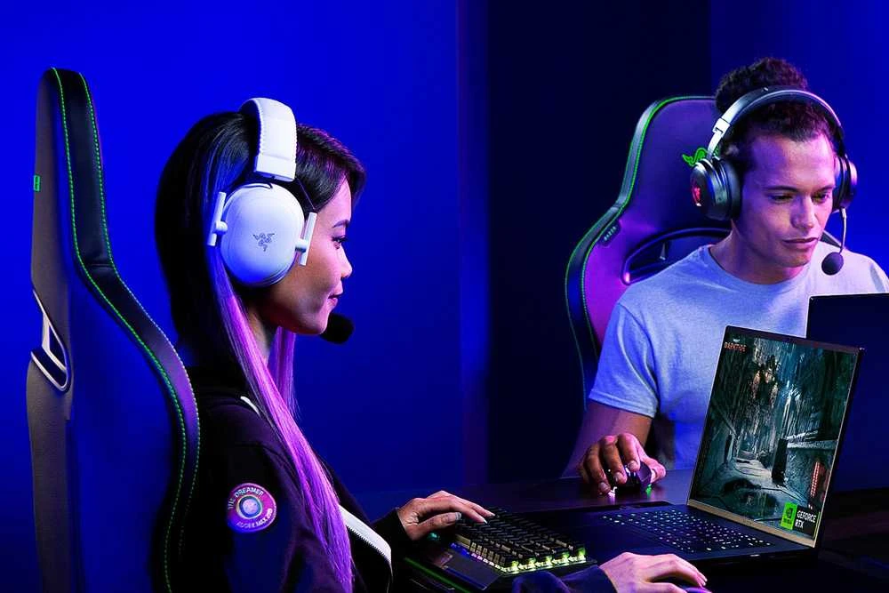 Razer BlackShark V2 Pro belaidės ausinės (2023), Baltos spalvos