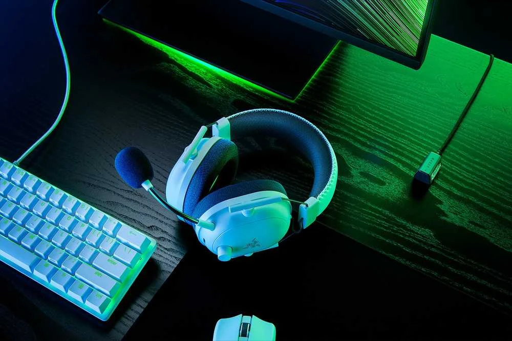Razer BlackShark V2 Pro belaidės ausinės (2023), Baltos spalvos