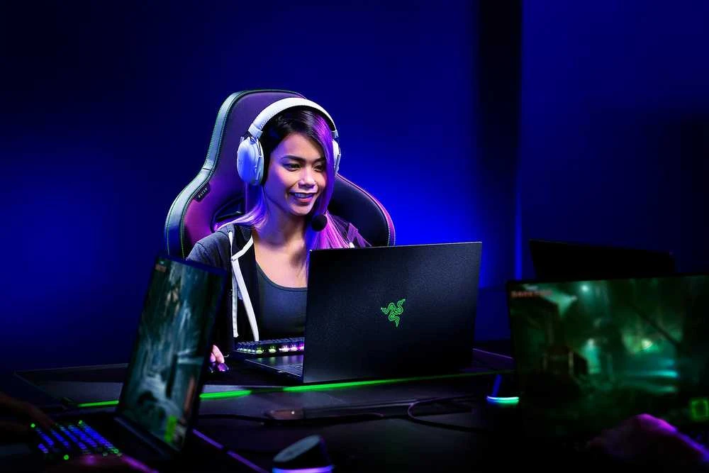 Razer BlackShark V2 Pro belaidės ausinės (2023), Baltos spalvos